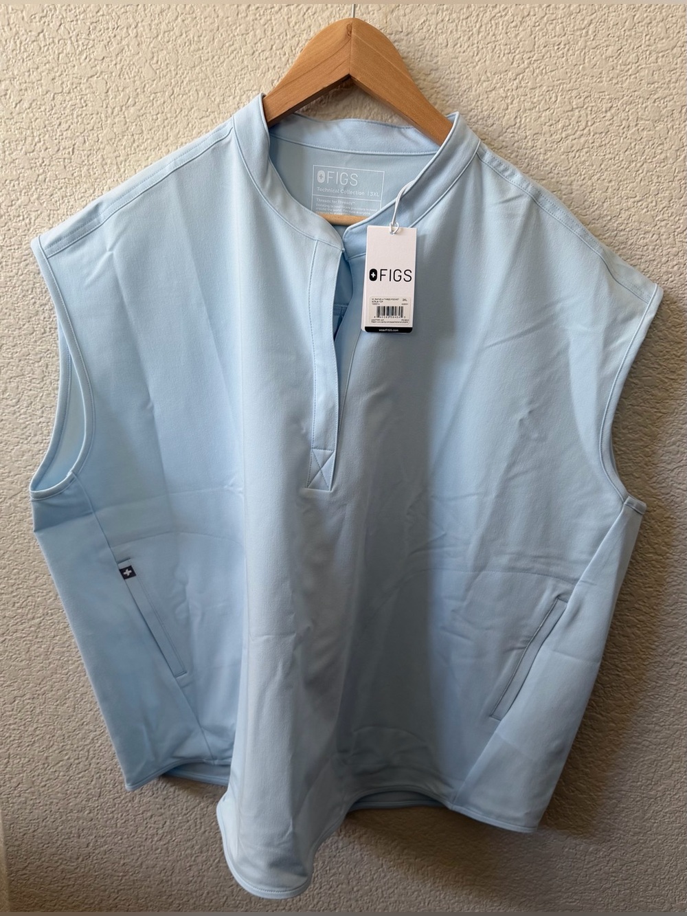 FIGS women’s size 3XL Light Blue Rafaela 3 pocket scrub top